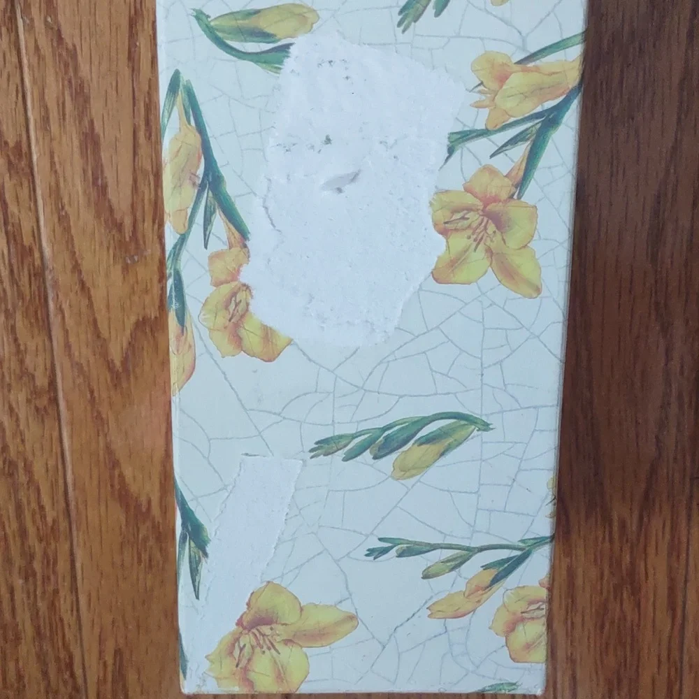 Asquith & Somerset drawer liner. freesia pattern